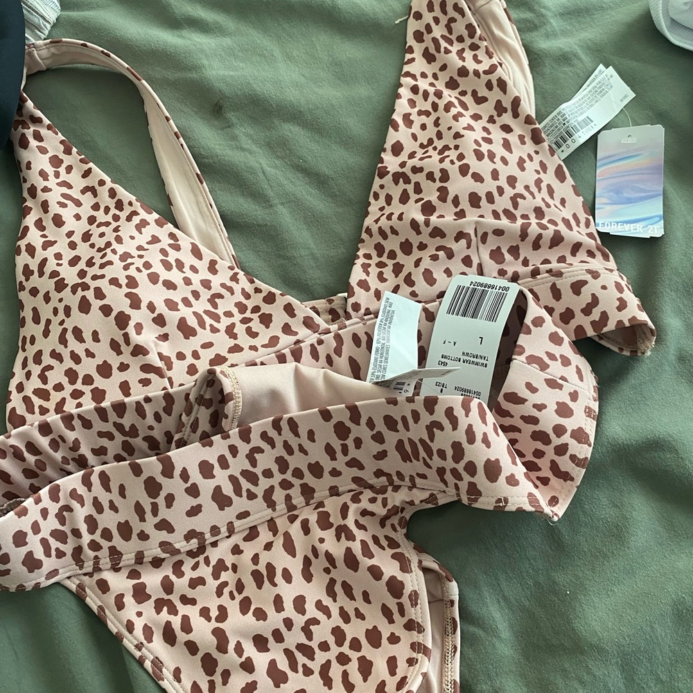 Bikini - Picture 3 of 3